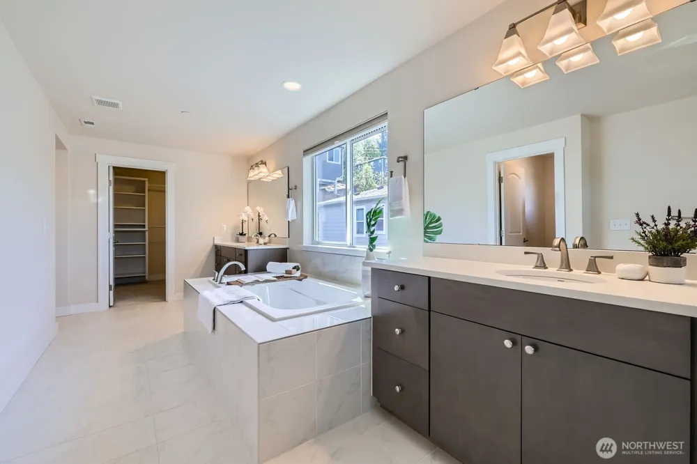 19524 81st Place NE Kenmore, WA 98028