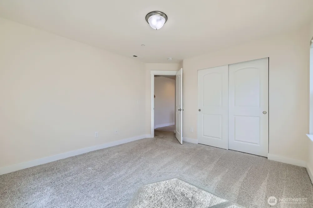 19524 81st Place NE Kenmore, WA 98028