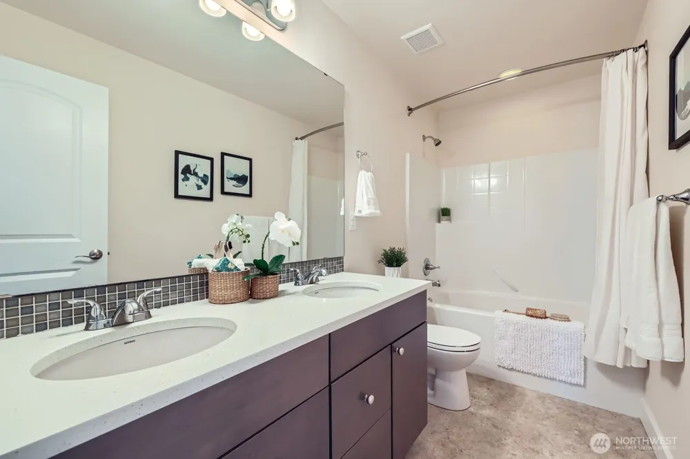 19524 81st Place NE Kenmore, WA 98028