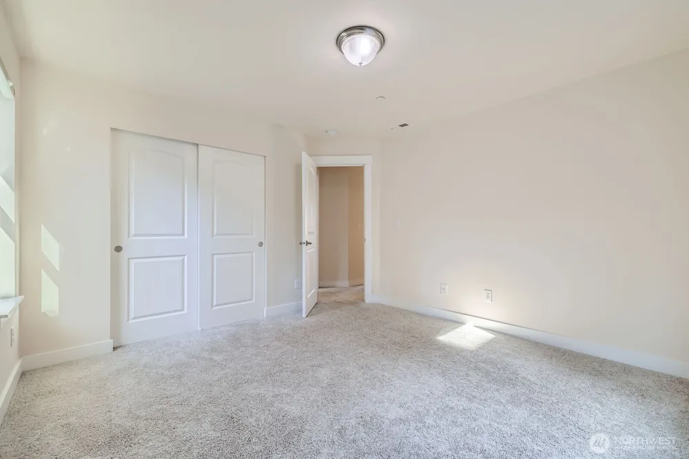 19524 81st Place NE Kenmore, WA 98028