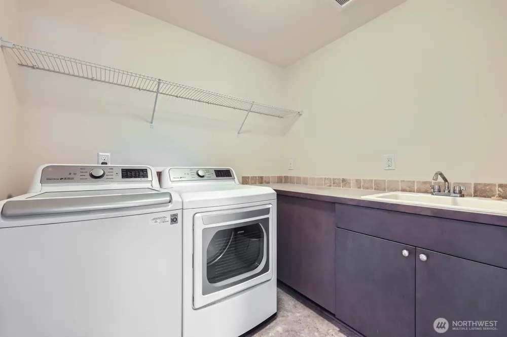 19524 81st Place NE Kenmore, WA 98028