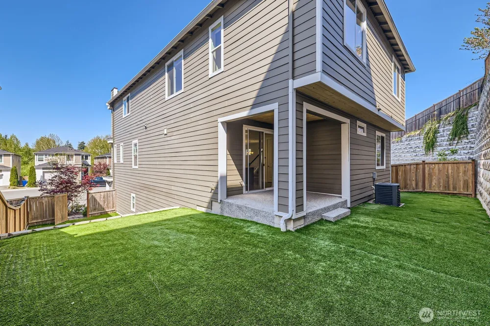 19524 81st Place NE Kenmore, WA 98028