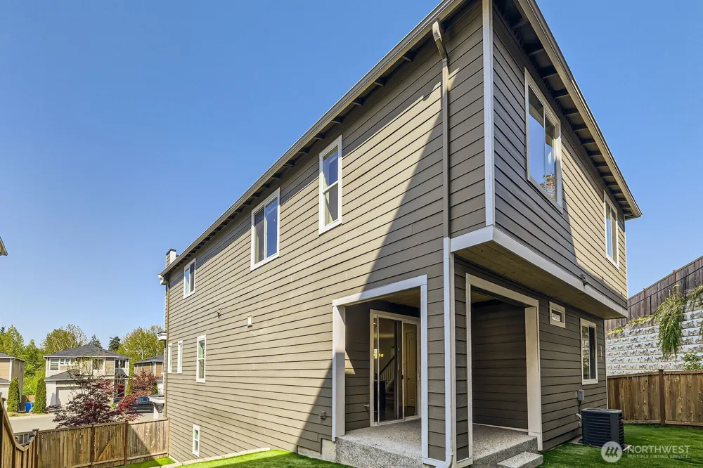 19524 81st Place NE Kenmore, WA 98028