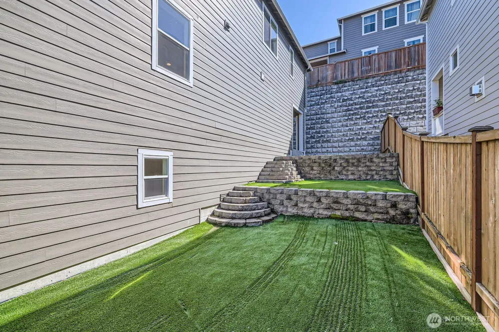 19524 81st Place NE Kenmore, WA 98028
