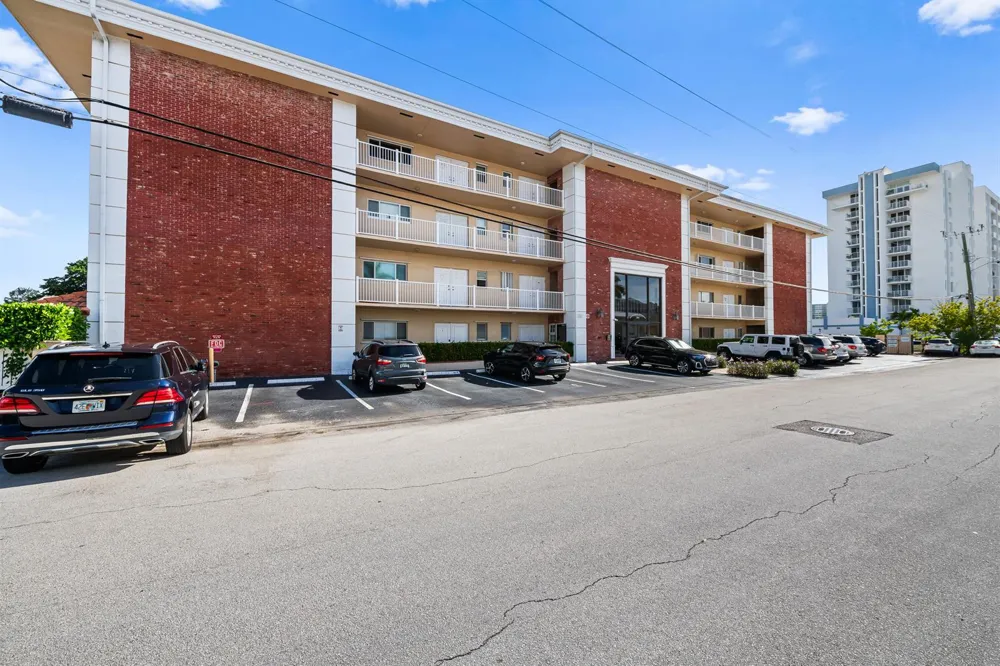 2841 NE 33rd Court #403 Fort Lauderdale, FL 33306