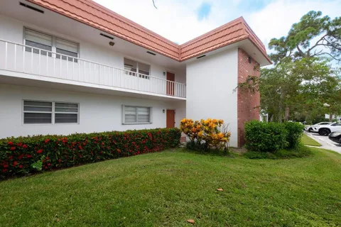 2600 SE OCEAN BOULEVARD #M1