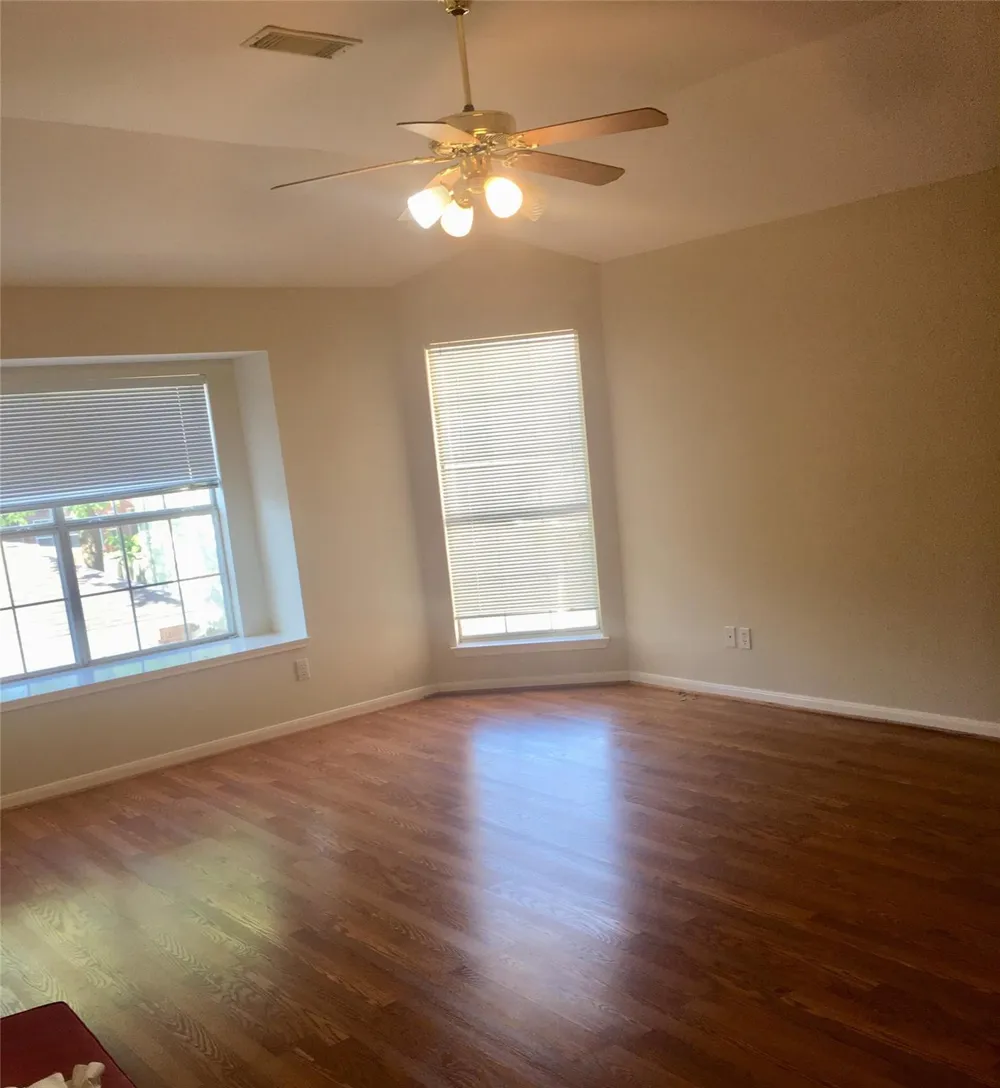 4804 Linden Street Bellaire, TX 77401
