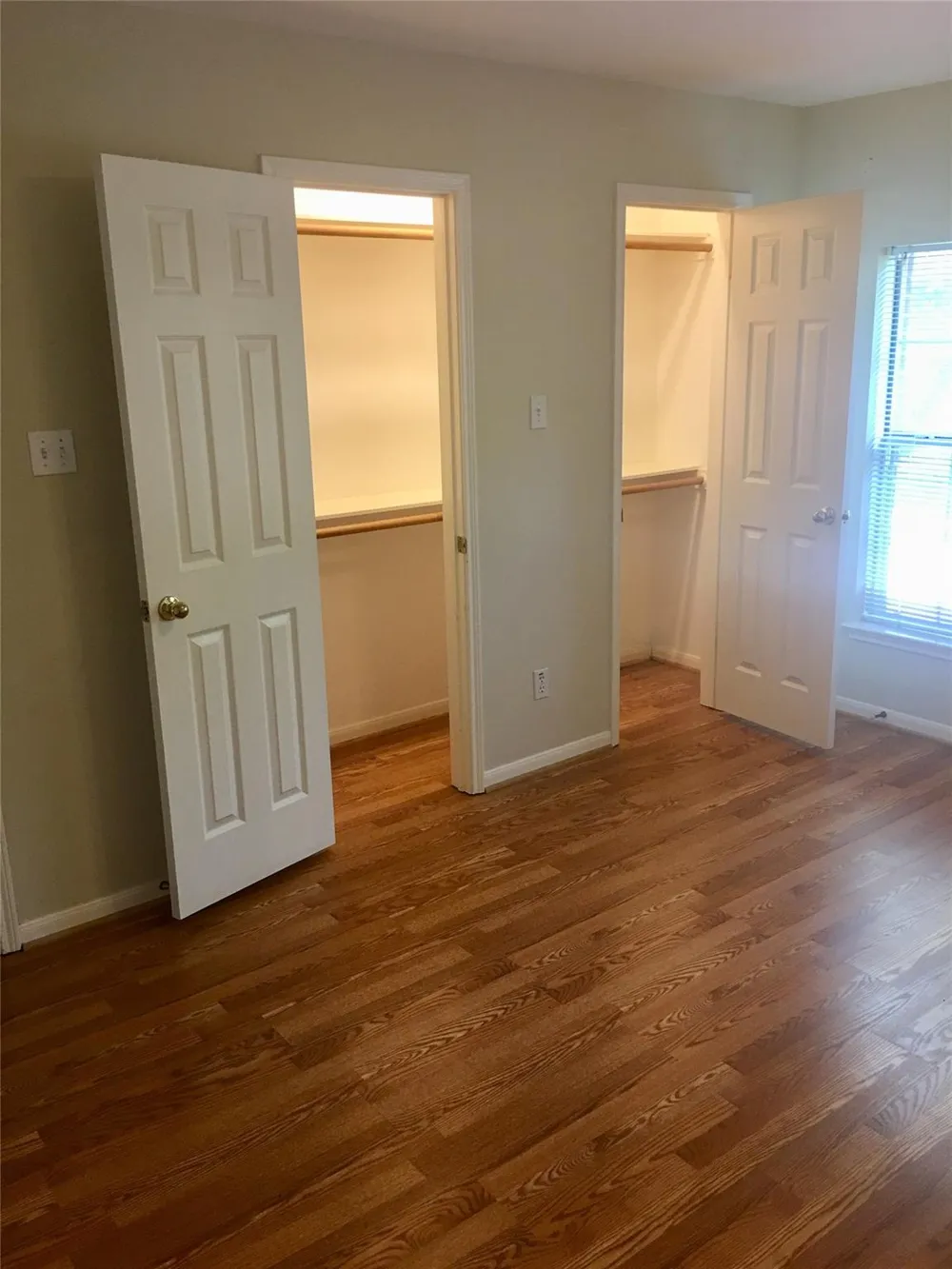 4804 Linden Street Bellaire, TX 77401