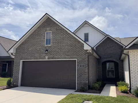 520 W Foxrun