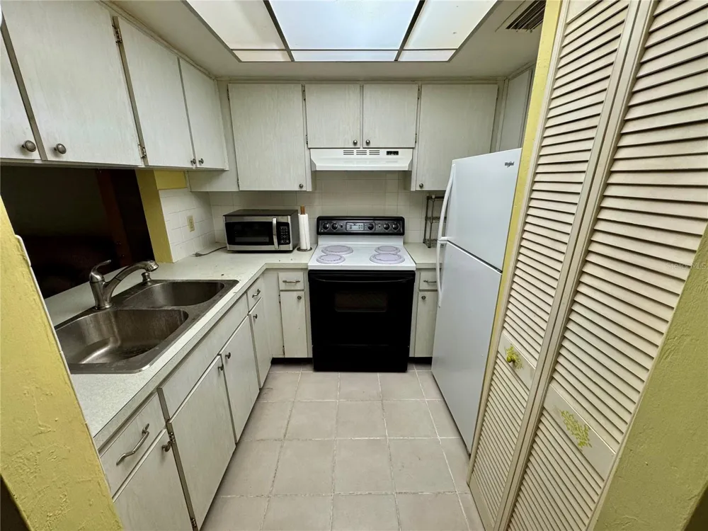 1250 S PINELLAS AVENUE #511 Tarpon Springs, FL 34689