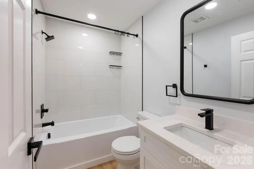 615 E Saunders Avenue Newton, NC 28658