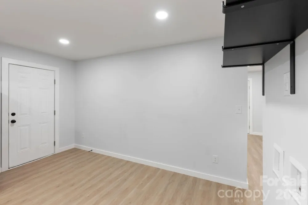 615 E Saunders Avenue Newton, NC 28658