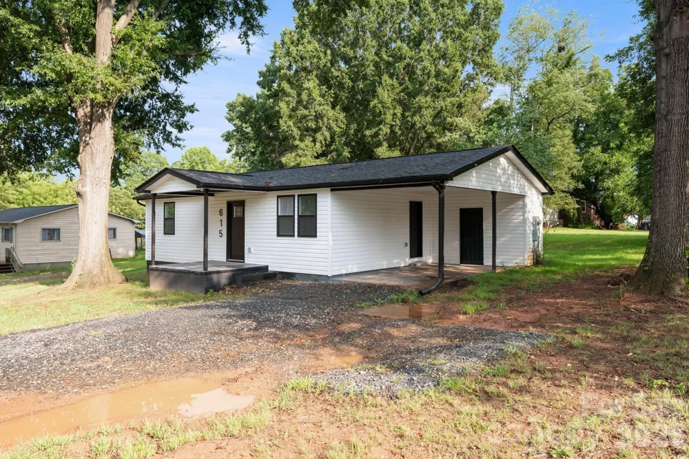 615 E Saunders Avenue Newton, NC 28658