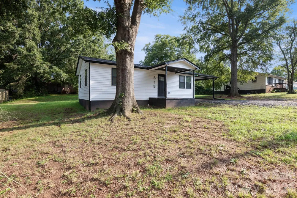 615 E Saunders Avenue Newton, NC 28658
