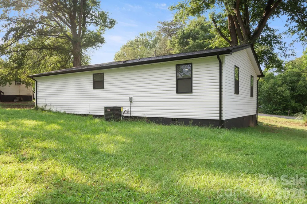 615 E Saunders Avenue Newton, NC 28658