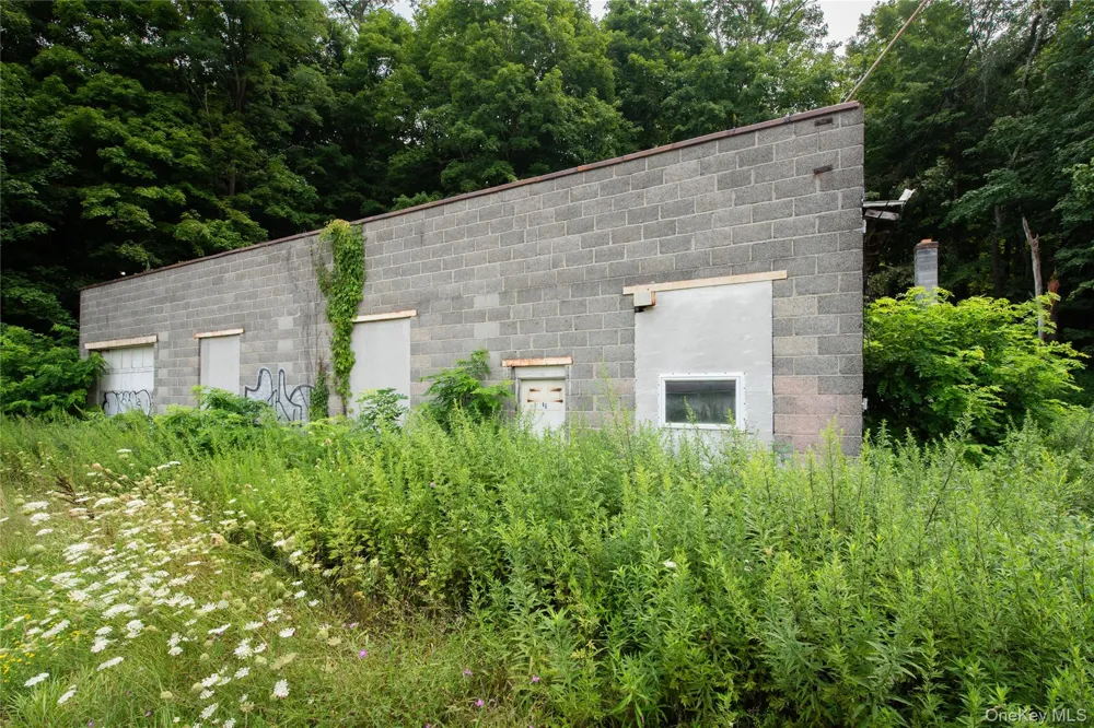 46 South Avenue Pleasant Valley, NY 12569
