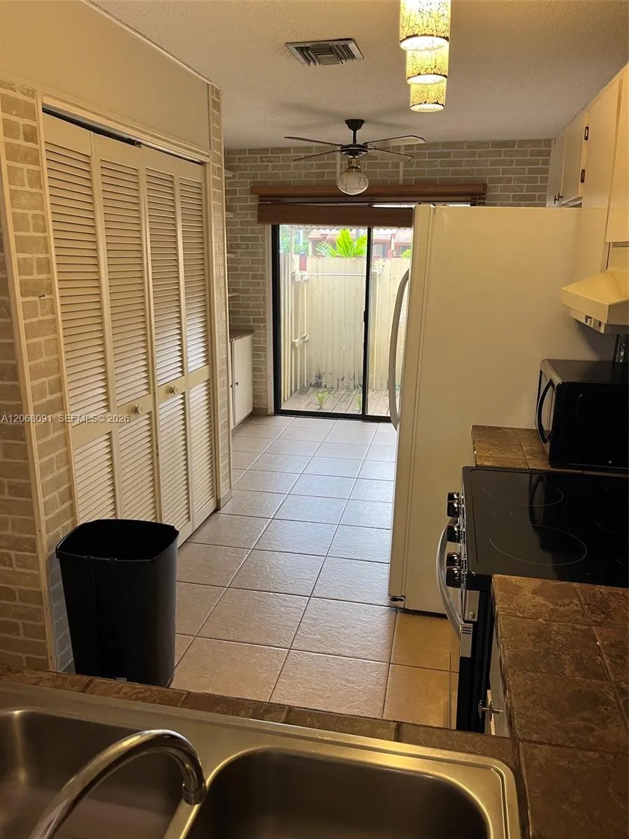 463 SE 14th St #463 Dania Beach, FL 33004