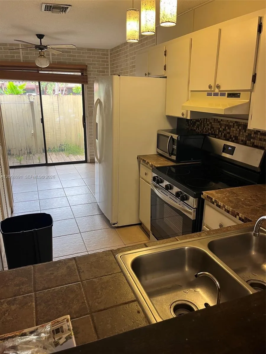 463 SE 14th St #463 Dania Beach, FL 33004