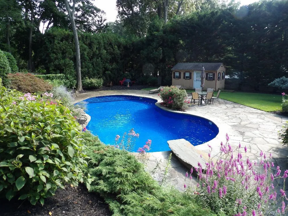 10 George Hill Road Mount Sinai, NY 11766