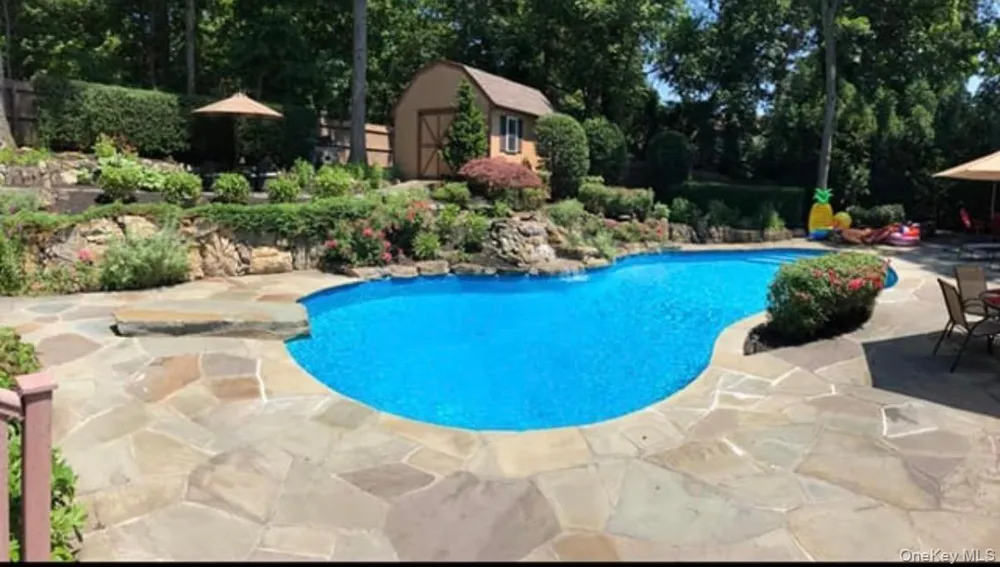 10 George Hill Road Mount Sinai, NY 11766