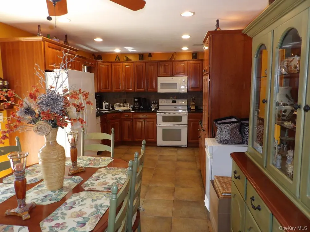 10 George Hill Road Mount Sinai, NY 11766