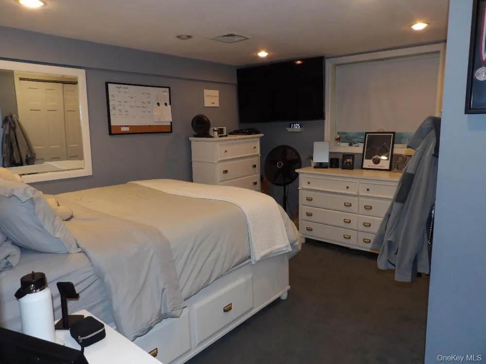 10 George Hill Road Mount Sinai, NY 11766