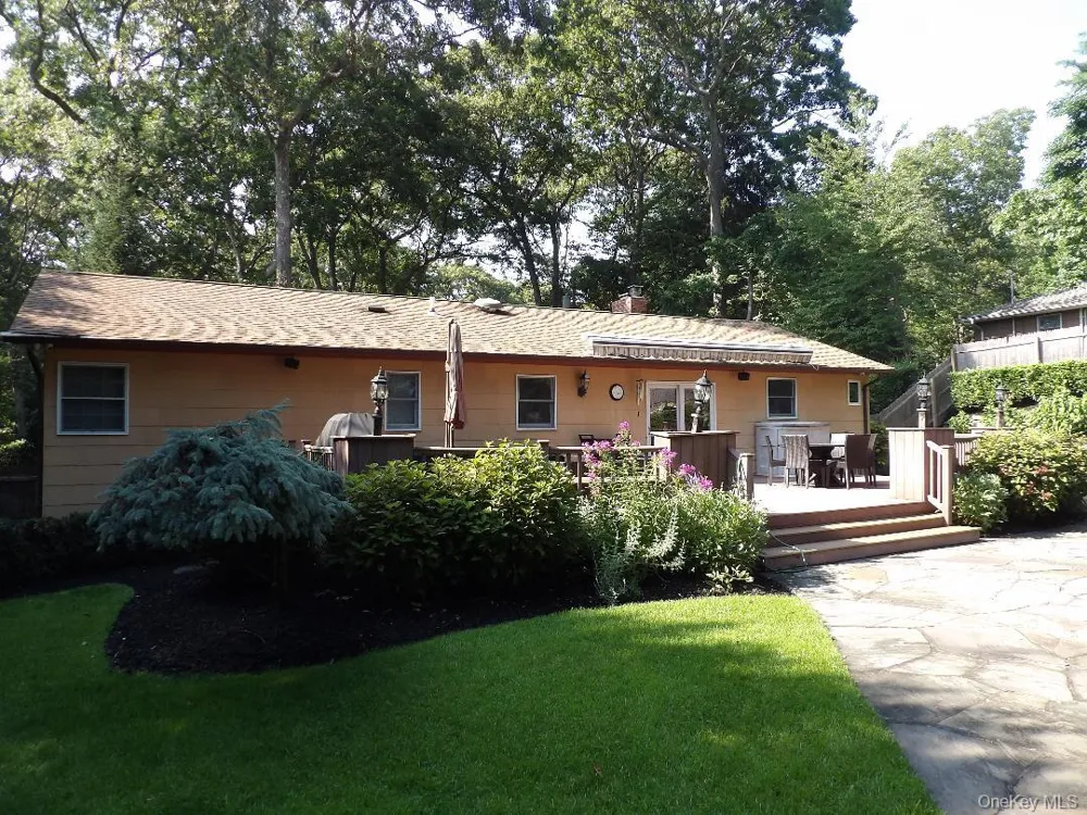 10 George Hill Road Mount Sinai, NY 11766