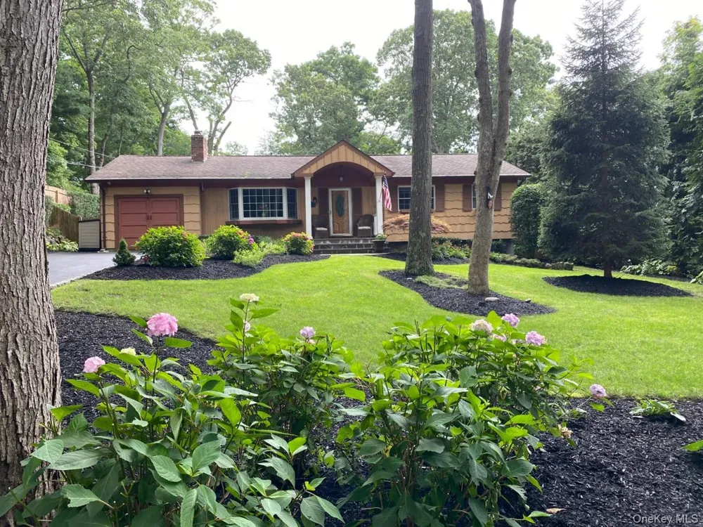 10 George Hill Road Mount Sinai, NY 11766