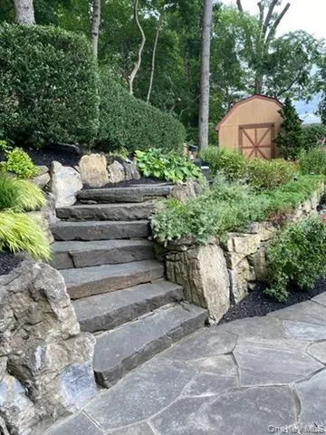 10 George Hill Road Mount Sinai, NY 11766