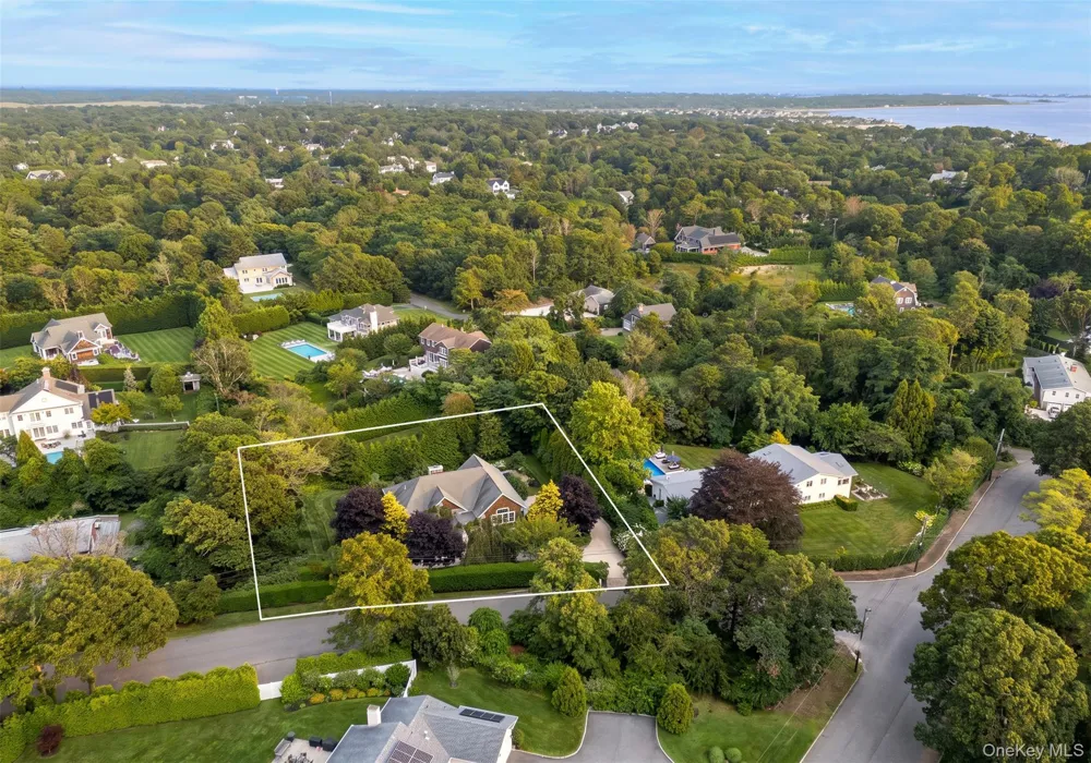 10 Peconic View Court Southampton, NY 11968