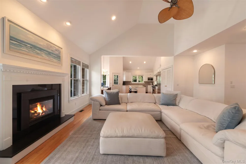 10 Peconic View Court Southampton, NY 11968
