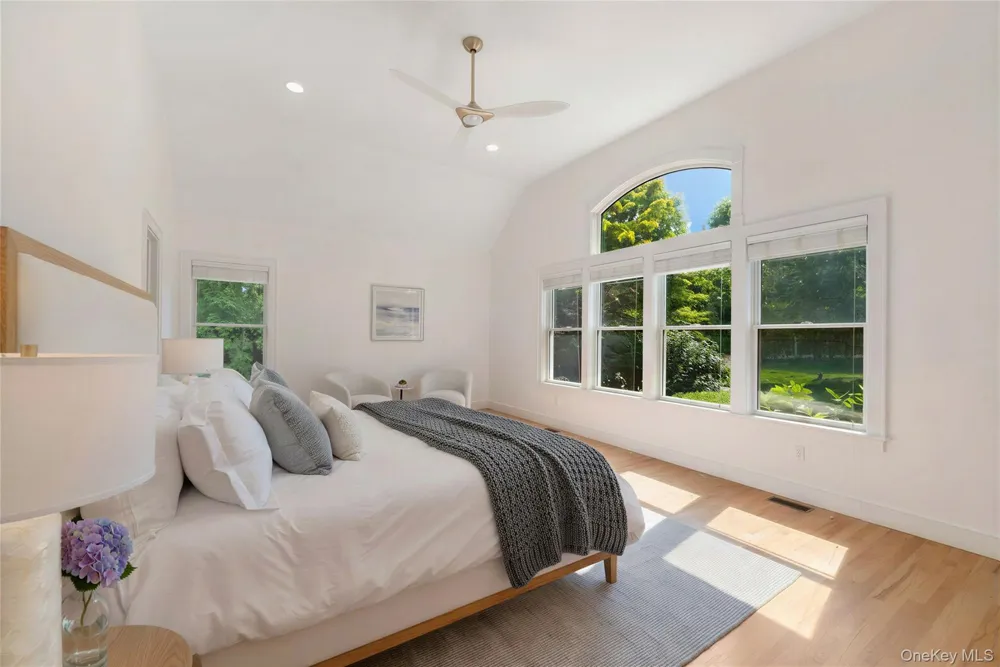10 Peconic View Court Southampton, NY 11968