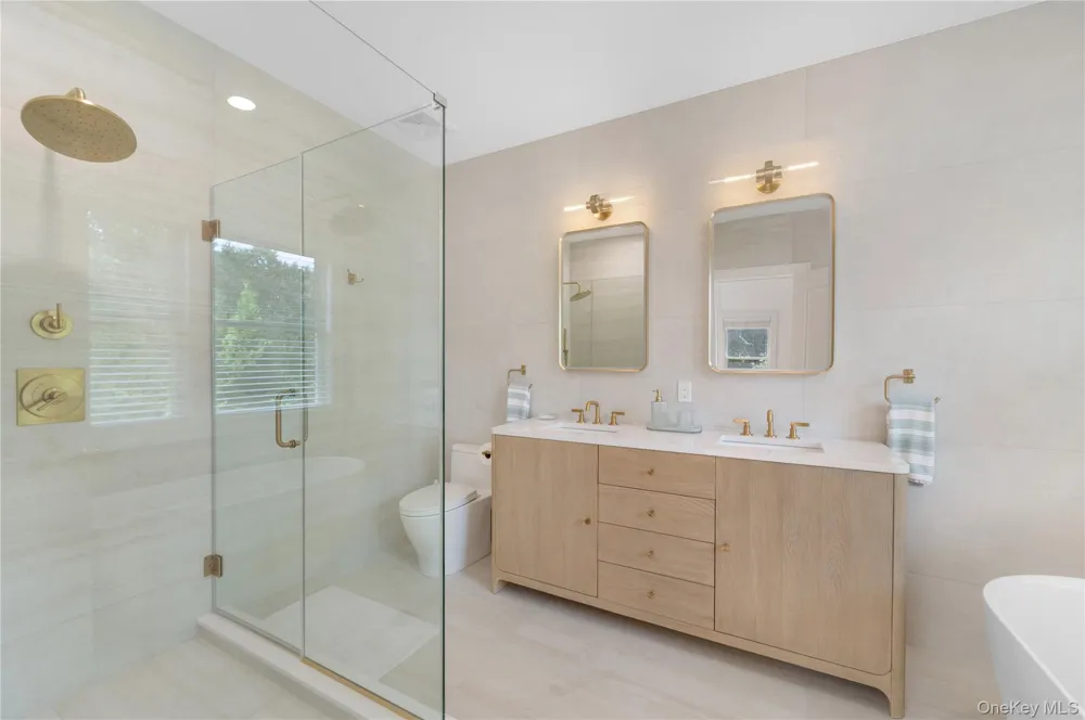 10 Peconic View Court Southampton, NY 11968