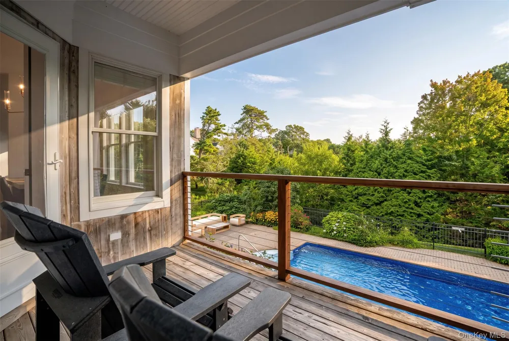 10 Peconic View Court Southampton, NY 11968