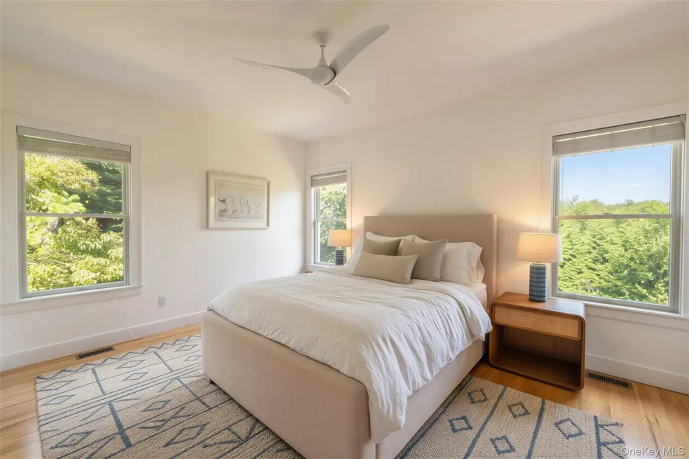 10 Peconic View Court Southampton, NY 11968