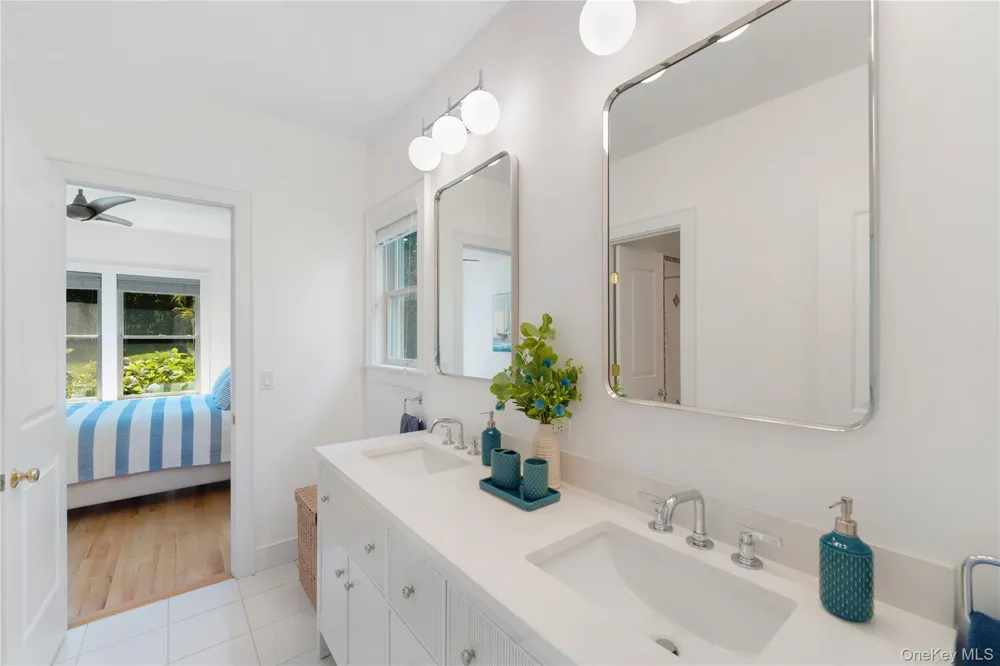10 Peconic View Court Southampton, NY 11968