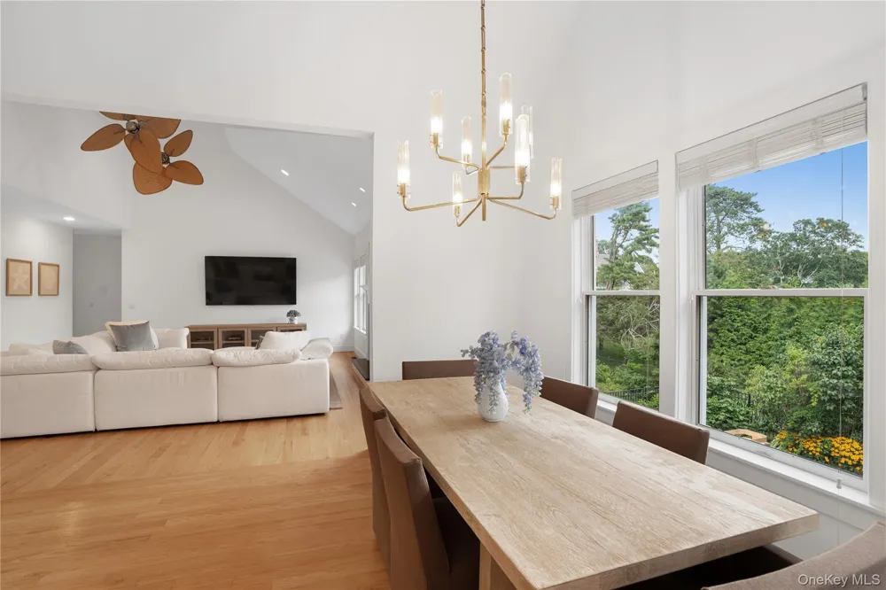 10 Peconic View Court Southampton, NY 11968