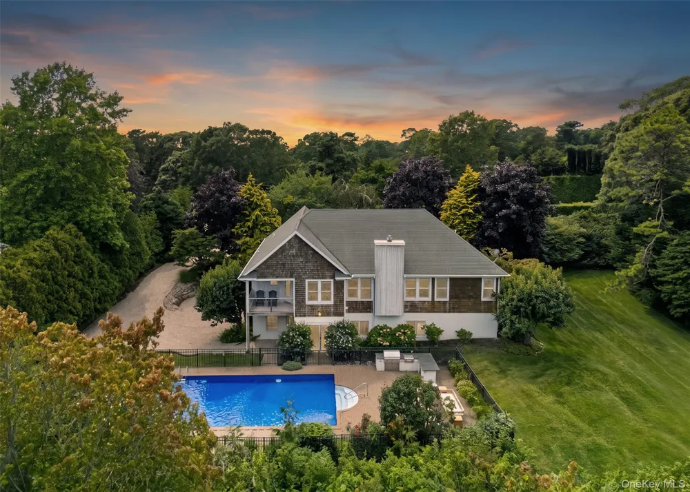 10 Peconic View Court Southampton, NY 11968