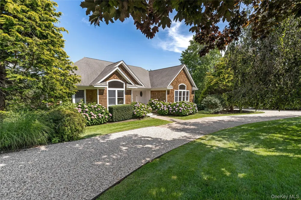 10 Peconic View Court Southampton, NY 11968