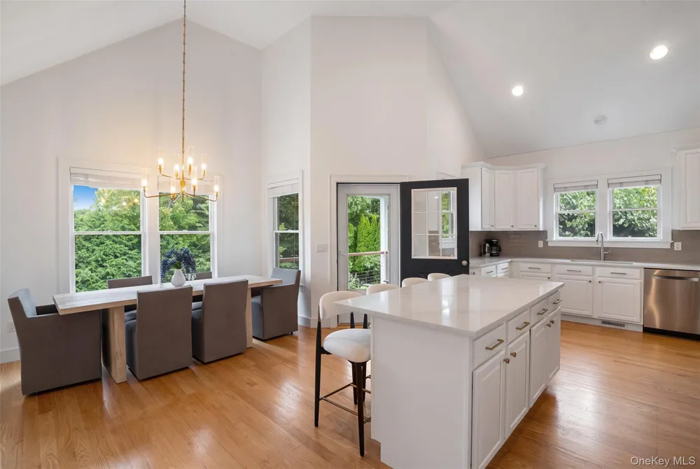 10 Peconic View Court Southampton, NY 11968
