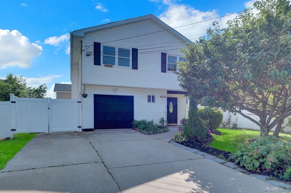 376 Ferraris Copiague, NY 11726