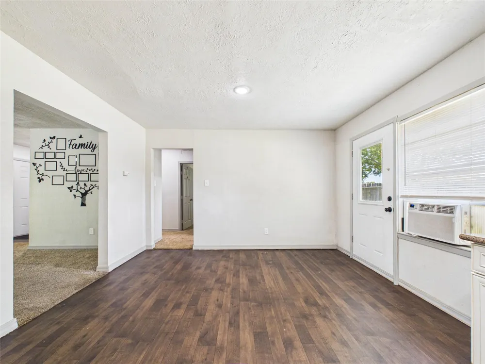 302 Sycamore Drive Hitchcock, TX 77563