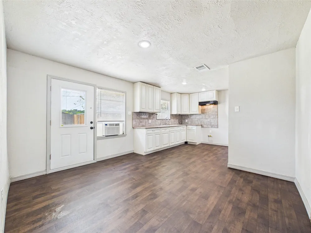 302 Sycamore Drive Hitchcock, TX 77563