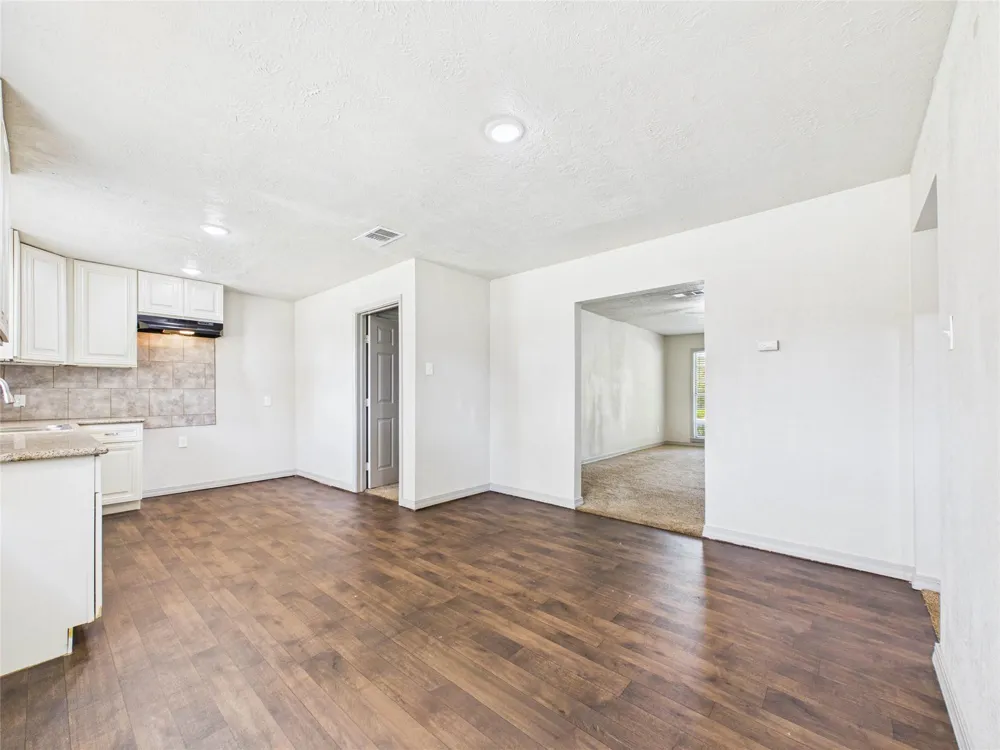 302 Sycamore Drive Hitchcock, TX 77563