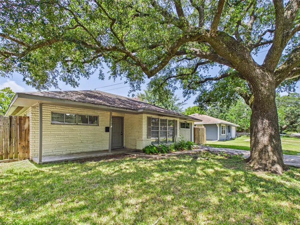 302 Sycamore Drive Hitchcock, TX 77563
