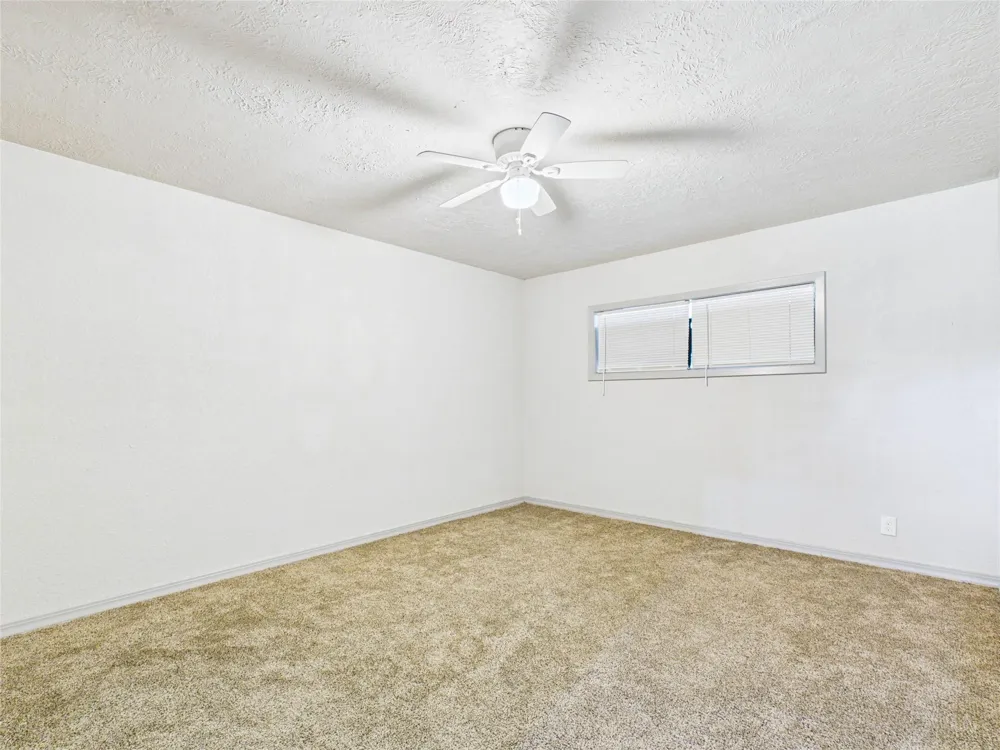 302 Sycamore Drive Hitchcock, TX 77563