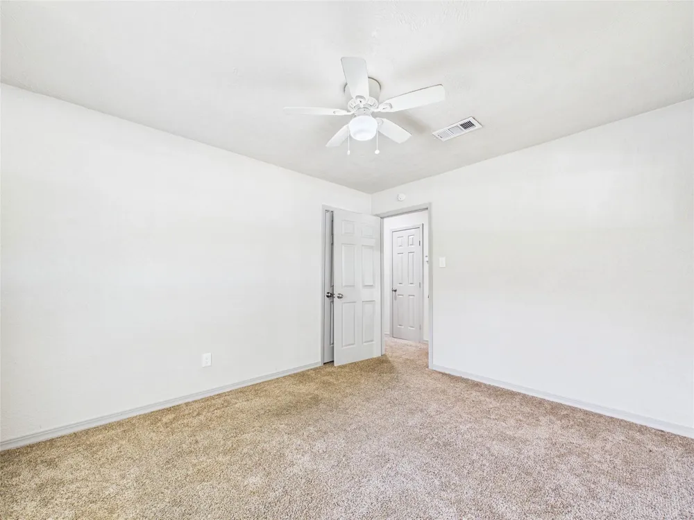 302 Sycamore Drive Hitchcock, TX 77563