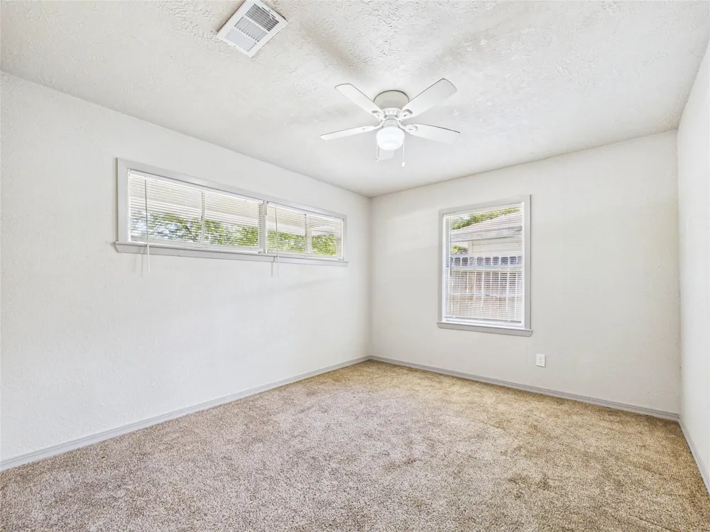 302 Sycamore Drive Hitchcock, TX 77563