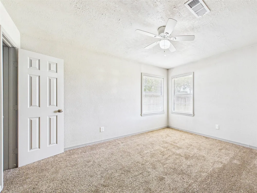 302 Sycamore Drive Hitchcock, TX 77563