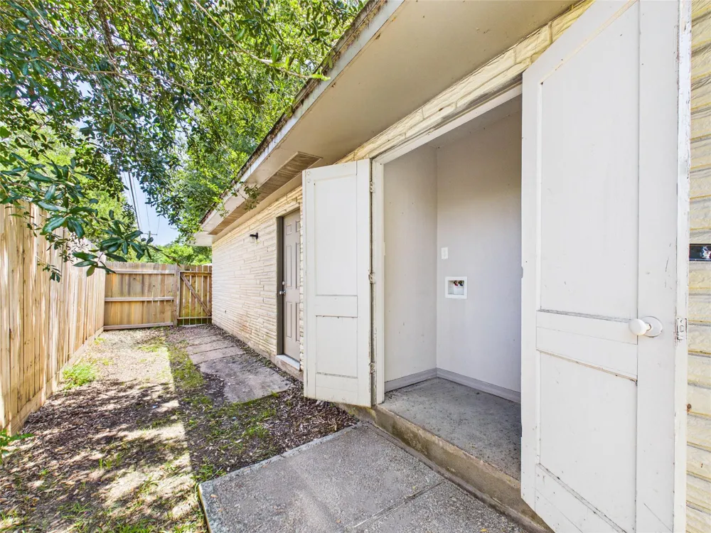 302 Sycamore Drive Hitchcock, TX 77563